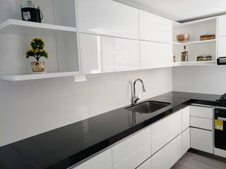 Cocina Integral Apto Torres de Badalona, TAUPE CARPINTERIA TAUPE CARPINTERIA Inbouwkeukens