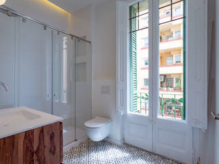 Reforma de vivienda en Barcelona, barrio de Gracia, Reformas Vicort Reformas Vicort Bathroom