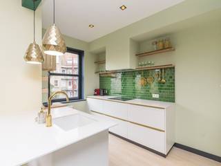 Emerald kitchen and living room, Obradov Studio Obradov Studio مطابخ صغيرة بلاط Green