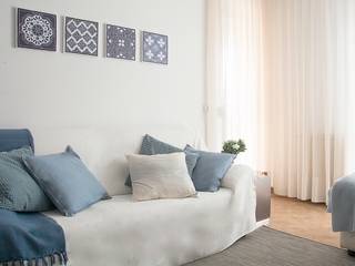 Home Stager a Rivoltella, Simona Montruccoli Home is Live - Staging Live Simona Montruccoli Home is Live - Staging Live Salas de estilo clásico