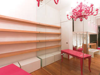 Boutique Lei, Daniele Menichini Architetti Daniele Menichini Architetti 商業空間 木 木目調