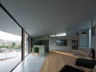 擁壁上の住処, Ginga architects Ginga architects Soggiorno moderno Cemento