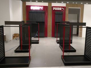 CORNERS: PUMA, EA ARCHITECTURE & FURNITURE EA ARCHITECTURE & FURNITURE Espacios comerciales