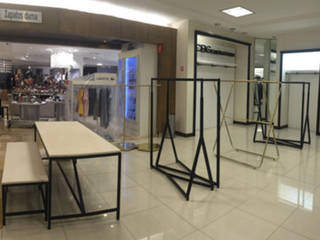 CORNERS: BCBG, EA ARCHITECTURE & FURNITURE EA ARCHITECTURE & FURNITURE Espacios comerciales