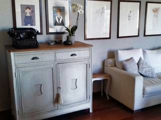 Nuovo Look per un vecchio mobile!, Mobili a Colori Mobili a Colori Mediterranean style dining room Wood White