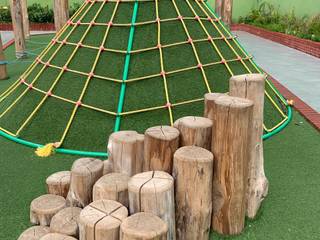 COMBINATION OF LANDSCAPE AND PLAYSCAPE, Monoceros Interarch Solutions Monoceros Interarch Solutions Front garden Bamboo Green