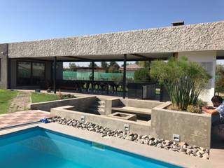 CONSTRUCCIÓN DE VIVIENDAS PISCINAS QUINCHOS Y TERRAZAS, Constructora Sanar spa Constructora Sanar spa 露臺