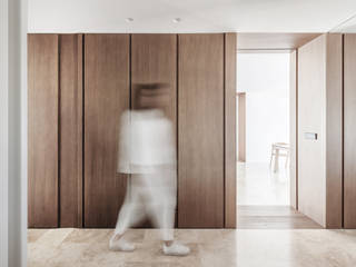 Vivienda Alameda, onside onside Pasillos, vestíbulos y escaleras de estilo minimalista Madera Acabado en madera