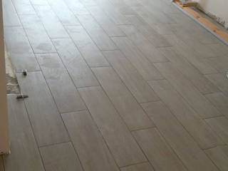 Reforma con suelo cerámico imitación madera en Fuengirola, Obras y Reformas Jumial Obras y Reformas Jumial Podłogi Ceramiczny