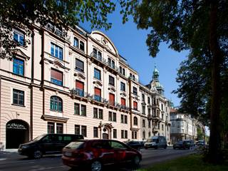 Denkmalgeschütztes Wohn- und Geschäftshaus originalgetreu saniert, Kneer GmbH, Fenster und Türen Kneer GmbH, Fenster und Türen Wooden windows