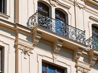 Denkmalgeschütztes Wohn- und Geschäftshaus originalgetreu saniert, Kneer GmbH, Fenster und Türen Kneer GmbH, Fenster und Türen Ventanas de madera