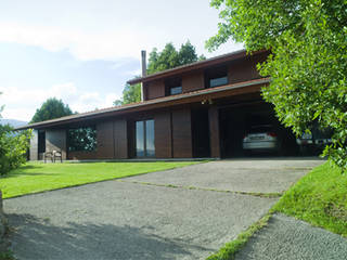 Diseño y construcción vivienda en la Cerdanya, SANTI VIVES ARQUITECTURA EN BARCELONA SANTI VIVES ARQUITECTURA EN BARCELONA Wooden houses