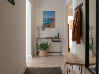 V+N Apartment - Oeiras, MUDA Home Design MUDA Home Design 스칸디나비아 복도, 현관 & 계단