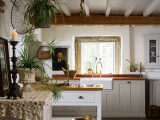 The Cotes Mill Classic Showroom by deVOL, deVOL Kitchens deVOL Kitchens クラシックデザインの キッチン