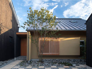 大屋根の家, FOMES design FOMES design Asian style houses