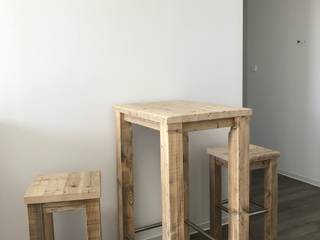 Stehtische und Hocker aus Bauholz, Bauholz Ambiente Bauholz Ambiente Столовая комната в стиле лофт Дерево Эффект древесины