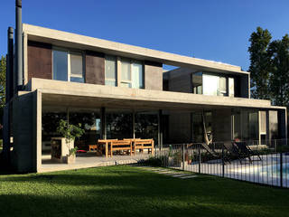 Casa en Santa Barbara, Crespi + Ruiz Arqs Crespi + Ruiz Arqs Detached home