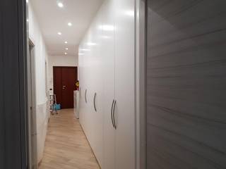ARMADI A MURO, Browood di Gherardi Fabio Browood di Gherardi Fabio Moderner Flur, Diele & Treppenhaus Holz Weiß