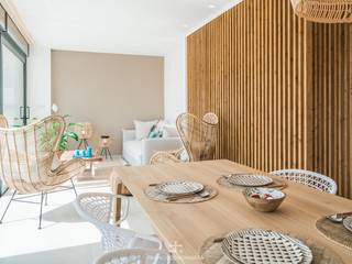 Interiorismo de estilo mediterráneo y diseño de cocina en apartamento (casa en la playa), ARREL arquitectura ARREL arquitectura Phòng ăn phong cách Địa Trung Hải Gỗ