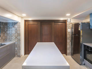 Project executed in Juhu, Mumbai, Küche7 Küche7 Minimalist kitchen Iron/Steel