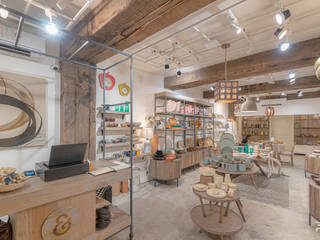 Handicraft retail store Delhi , flamingo architects flamingo architects Commercial spaces Wood White