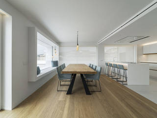 Atico en Ontinyent, Valencia, yuû arquitectura yuû arquitectura Minimalist dining room Wood Wood effect