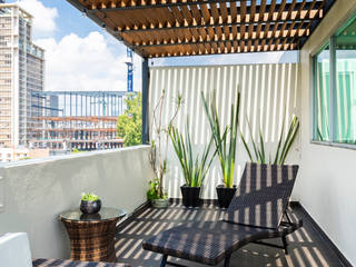Terraza Mayorazgo, emARTquitectura Arte y Diseño emARTquitectura Arte y Diseño Classic style balcony, veranda & terrace Wood Wood effect