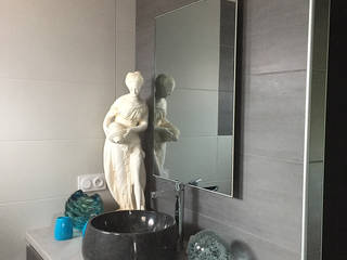 Installation de 3 radiateurs design MIROIR CHAUFFANT extra plats design , CHAUFFAGE INFRAROUGE.COM CHAUFFAGE INFRAROUGE.COM Modern bathroom