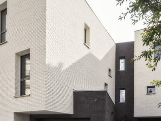 maison contemporaine à Enghien Les Bains, Fabrice Commercon Fabrice Commercon Maison individuelle Briques Noir