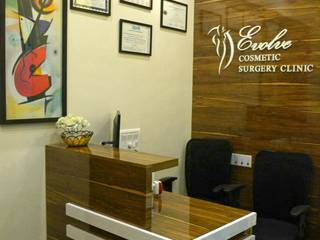 Clinic, Chembur, SPACE DESIGN STUDIOS SPACE DESIGN STUDIOS مكتب عمل أو دراسة