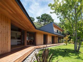 豊橋の住宅／House in Toyohashi, hm+architects 一級建築士事務所 hm+architects 一級建築士事務所 Wooden houses Wood Wood effect