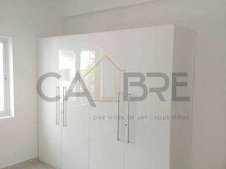 High Gloss mirror finish wardrobes, Calibre livings Calibre livings Phòng ngủ nhỏ Gỗ thiết kế Transparent