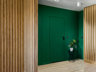 Mieszkanie miłośniczki designu i mody, Q2Design Q2Design Ingresso, Corridoio & Scale in stile moderno