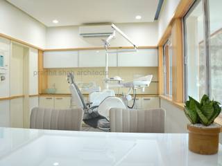 smile dental clinique, prarthit shah architects prarthit shah architects Commercial spaces