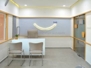 smile dental clinique, prarthit shah architects prarthit shah architects Office spaces & stores