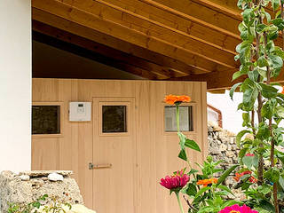 Sauna im herbstlichen Garten | KOERNER Saunamanufaktur , KOERNER SAUNABAU GMBH KOERNER SAUNABAU GMBH Sauna