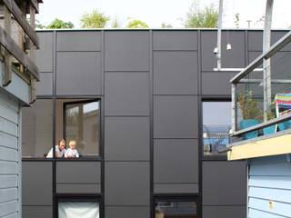 Woonboot waterwoning, Julius Taminiau Architects Julius Taminiau Architects Prefabricated Home Wood Black