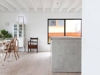 Woonboot waterwoning, Julius Taminiau Architects Julius Taminiau Architects Livings de estilo minimalista Madera Blanco