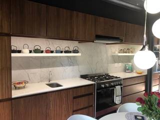 Brandwag Kitchen Renovation & Makeover, Nuclei Lifestyle Design Nuclei Lifestyle Design クラシックデザインの キッチン