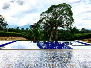 Casa campestre (Baldosín Rabo de gallo), SANTA ELENA BALDOSINES ARTESANALES S.A.S SANTA ELENA BALDOSINES ARTESANALES S.A.S مسبح حديقة