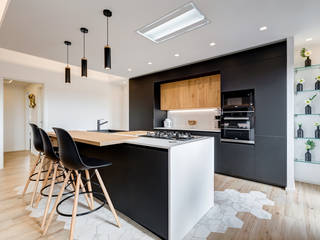 TOWER HOUSE: Bello e Moderno - Una casa che ti fa innamorare, EF_Archidesign EF_Archidesign Kitchen