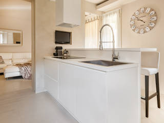 Appartamento privato a Bergamo, Resin srl Resin srl 現代廚房設計點子、靈感&圖片