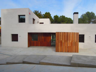 Construcción vivienda unifamiliar en Sabadell, SANTI VIVES ARQUITECTURA EN BARCELONA SANTI VIVES ARQUITECTURA EN BARCELONA Country style houses