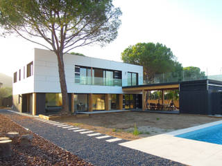 Proyecto y dirección de obra, construcción vivienda unifamiliar en Valldoreix, SANTI VIVES ARQUITECTURA EN BARCELONA SANTI VIVES ARQUITECTURA EN BARCELONA Casas de estilo rural