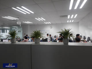 Construction of professional office furniture - CMC Duy Tan building, Hanoi, Anviethouse Anviethouse Interior garden Natural Fibre Beige