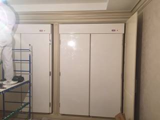 Два холодильника для шуб, встроенных в интерьер, Beauty&Cold Beauty&Cold Classic style dressing rooms