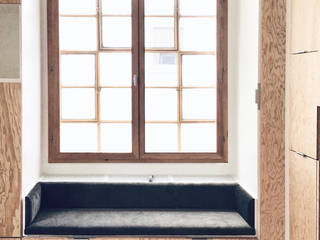 Mikroapartment, habes-architektur habes-architektur Salas de estar minimalistas Madeira Acabamento em madeira