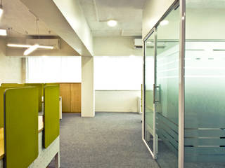 Office at Marine lines , Dhruva Samal & Associates Dhruva Samal & Associates Powierzchnie handlowe