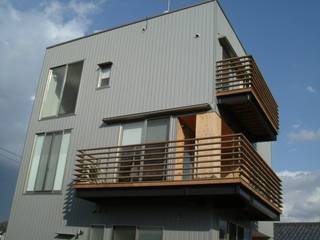 リバーサイドハウス, 岩泉建築設計スタジオ 岩泉建築設計スタジオ Single family home Iron/Steel