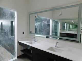 ESPEJOS / VIDRIO TEMPLADO / BARANDALES / CANCELES BAÑO, dBLuM°C Project Management dBLuM°C Project Management Modern bathroom Glass